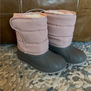 NWT Old Navy 8T Snow Boots
